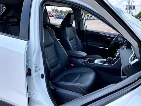 Certified 2021 Toyota RAV4 XLE Premium image 9