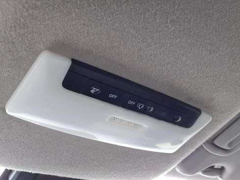 Used 2021 Nissan Versa S FWD image 22
