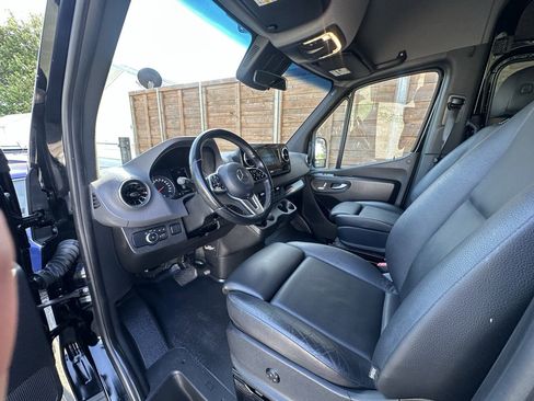 Used 2019 Mercedes-Benz Sprinter 2500 image 14