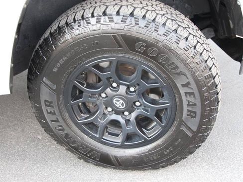 Used 2021 Toyota Tacoma SR AWD/4WD image 39