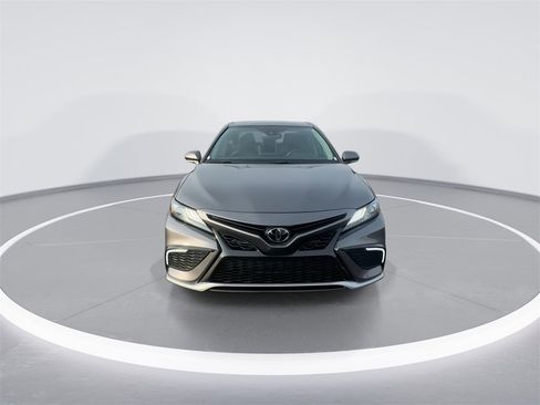 Used 2023 Toyota Camry XSE image 3