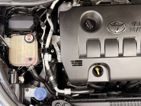 Used 2018 Toyota C-HR XLE FWD image 14