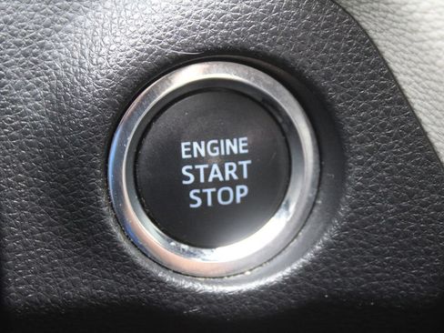 Used 2019 Toyota RAV4 XLE FWD image 32