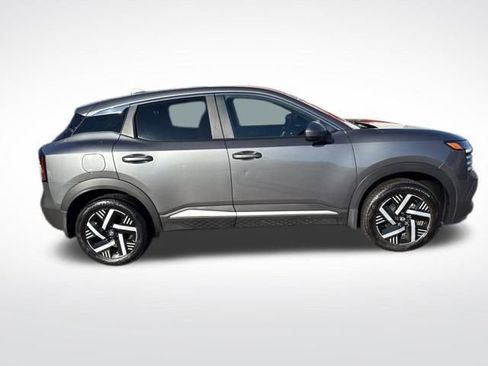 Used 2025 Nissan Kicks SV image 6