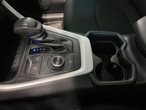 Used 2021 Toyota RAV4 LE AWD/4WD image 26