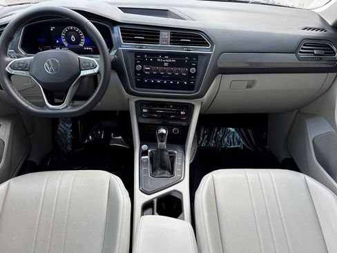 Used 2022 Volkswagen Tiguan SE image 4