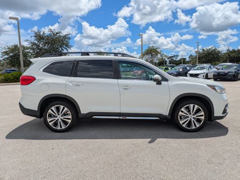 Used 2022 Subaru Ascent Limited w/ Technology Package AWD/4WD image 3