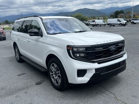 Used 2025 Ford Expedition Max Active AWD/4WD image 4