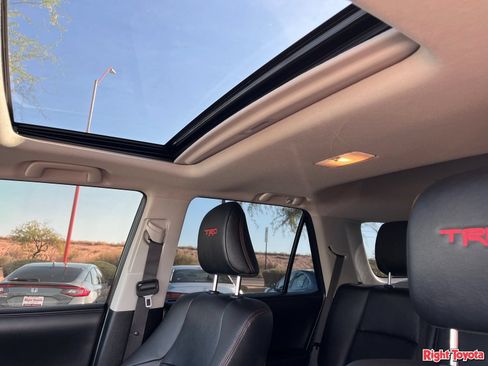 Certified 2024 Toyota 4Runner TRD Off-Road Premium w/ Moonroof Package AWD/4WD image 32