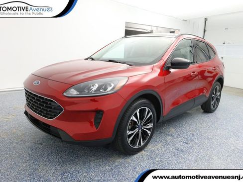 Used 2022 Ford Escape SE w/ SE Sport Appearance Package image 1