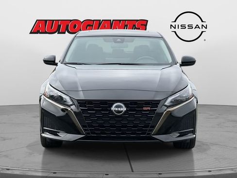 Used 2023 Nissan Altima 2.5 SR w/ SR Premium Package image 7