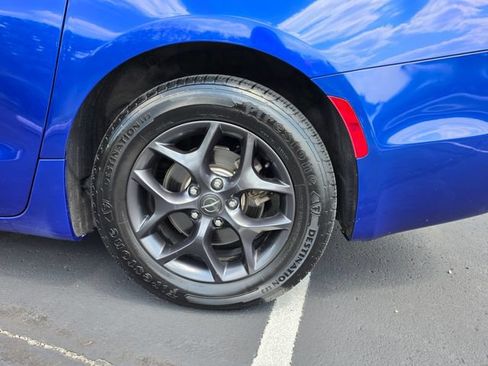 Used 2018 Chrysler Pacifica Touring-L Plus w/ S Appearance Package FWD image 11