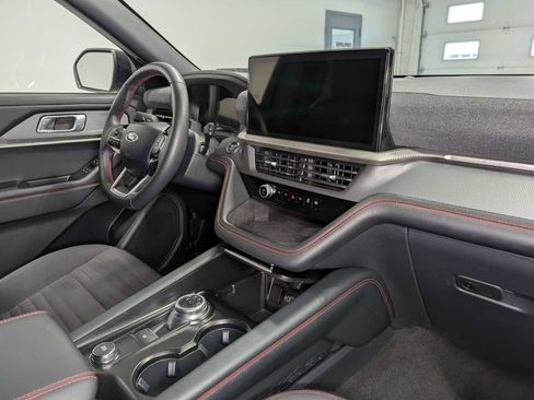 Used 2025 Ford Explorer ST-Line w/ ST-Line Street Pack AWD/4WD image 43