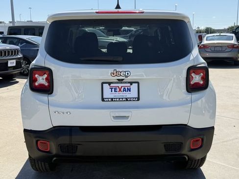 Used 2023 Jeep Renegade Latitude AWD/4WD image 5