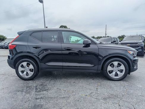 Used 2020 Volvo XC40 T4 Momentum w/ Protection Package Premier FWD image 4