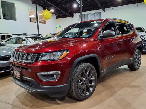 Used 2021 Jeep Compass Latitude w/ Sun and Sound Group AWD/4WD image 3