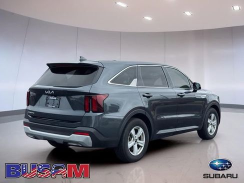 Used 2024 Kia Sorento LX FWD image 4