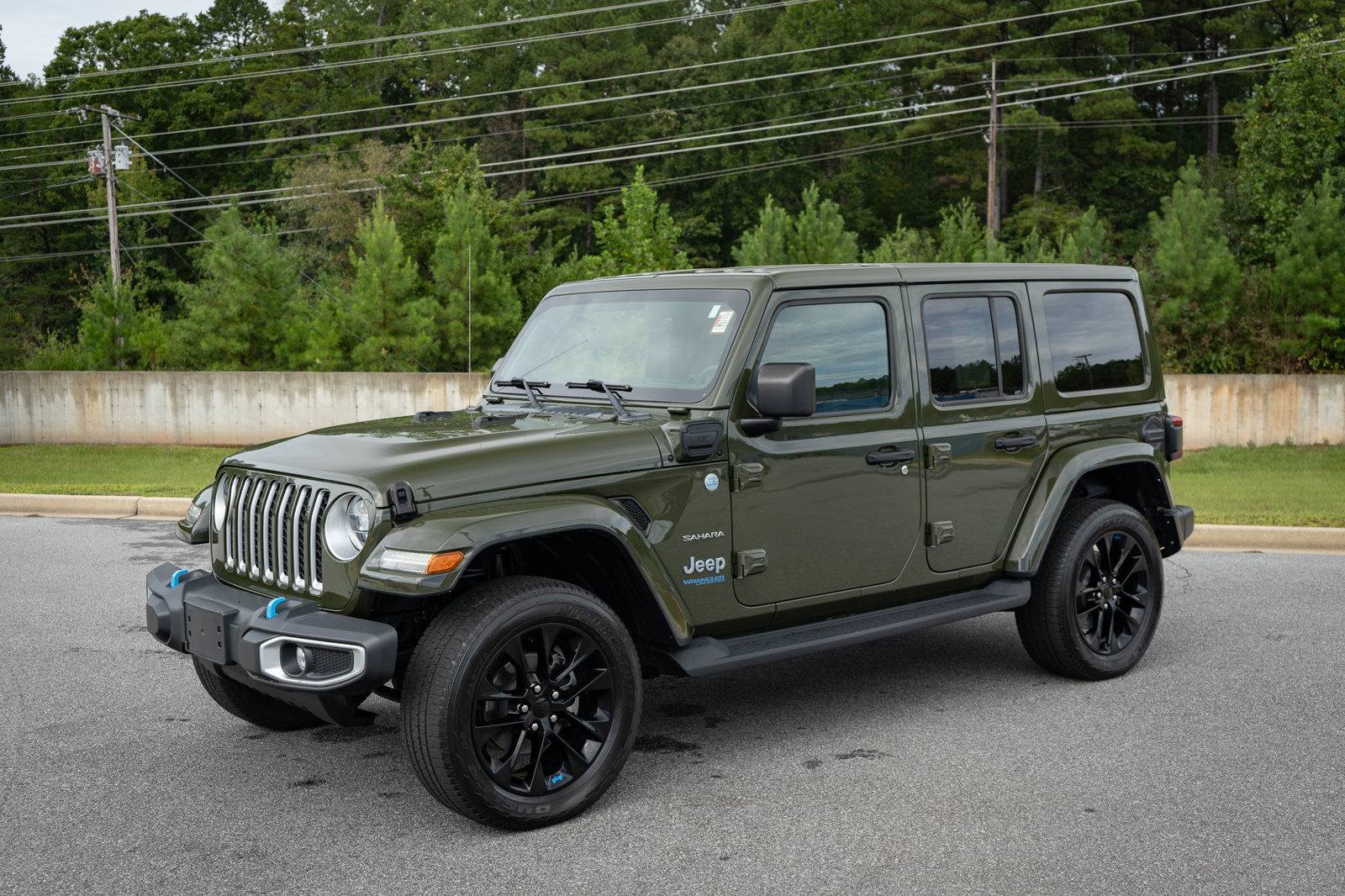 Used 2022 Jeep Wrangler Unlimited Sahara w/ Cold Weather Group AWD/4WD image 3