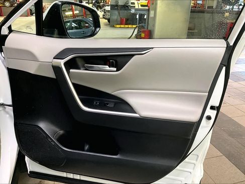 Used 2023 Toyota RAV4 XLE w/ Convenience Package image 12