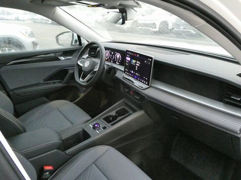 New 2026 Volkswagen Tiguan SE image 34