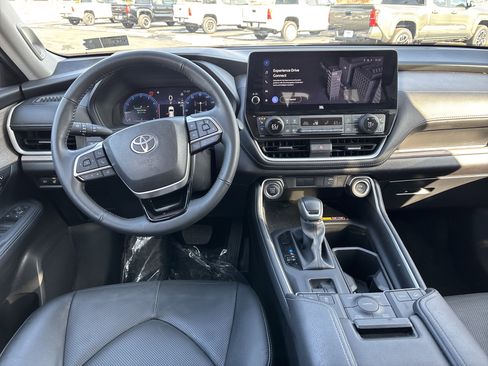 Used 2025 Toyota Grand Highlander Limited image 29