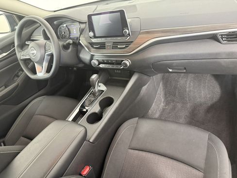 Used 2025 Nissan Altima 2.5 SV image 11