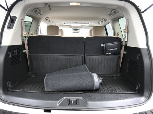 Used 2024 Nissan Armada SL w/ Captain's Chairs Package image 22