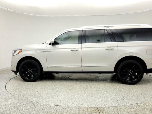 Used 2024 Lincoln Navigator L Reserve AWD/4WD image 8