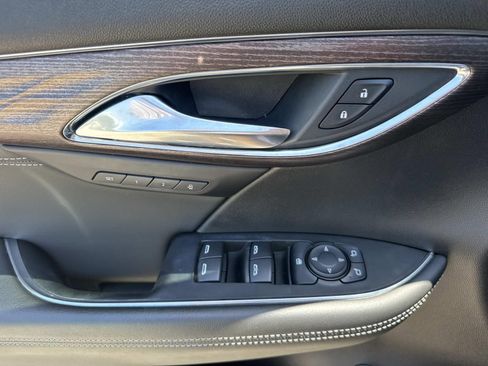 Used 2022 Buick Envision Avenir w/ Technology Package II FWD image 22