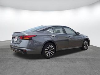 Used 2025 Nissan Altima 2.5 SV FWD video 3