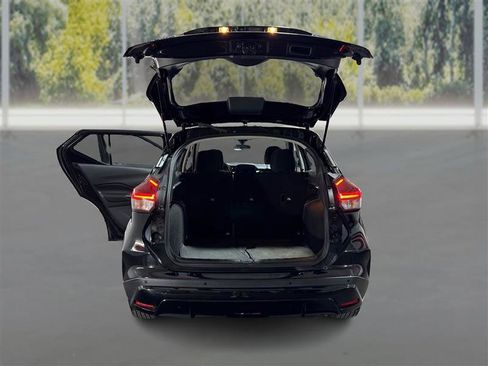 Used 2021 Nissan Kicks S FWD image 12