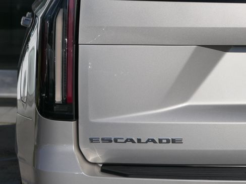 Certified 2022 Cadillac Escalade ESV Sport w/ Touring Package AWD/4WD image 5
