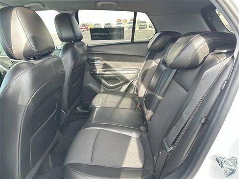 Certified 2022 Chevrolet Trax LT w/ LT Convenience Package image 23