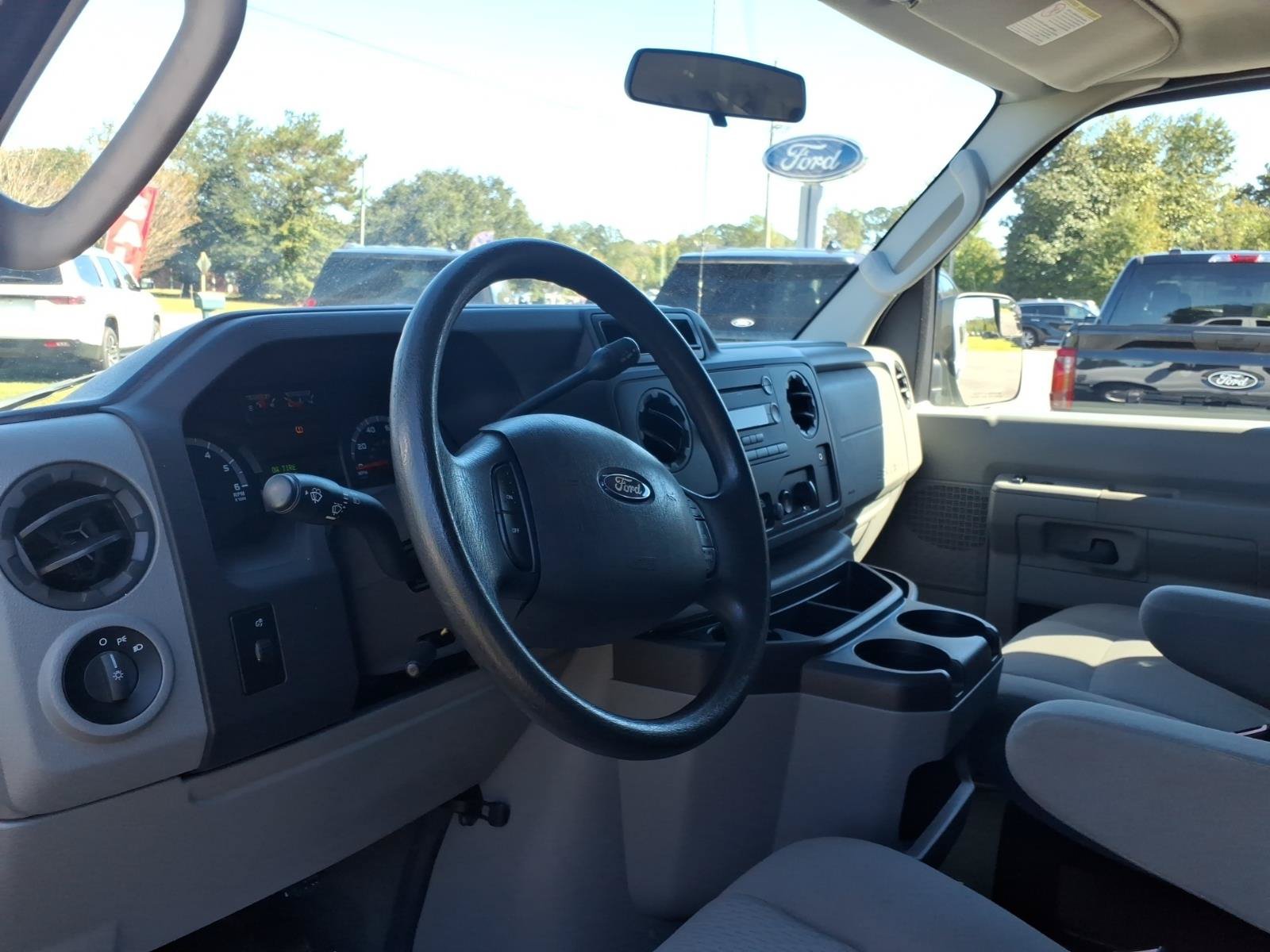 Used 2011 Ford E-350 and Econoline 350 XLT RWD image 9