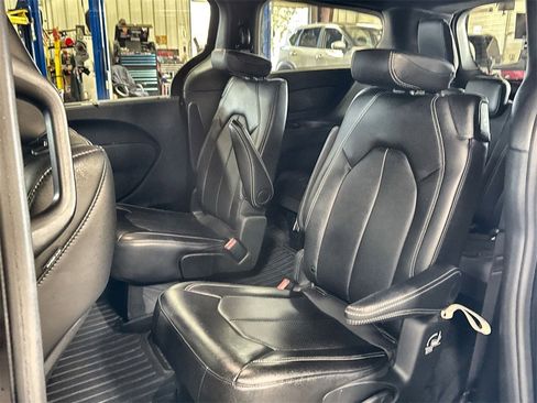 Used 2025 Chrysler Voyager LX image 24