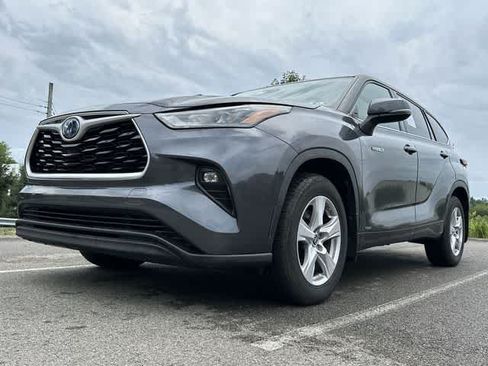 Used 2020 Toyota Highlander LE AWD/4WD image 18