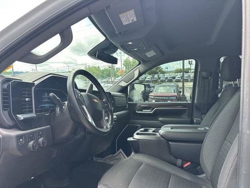 Used 2024 Chevrolet Silverado 2500 LT AWD/4WD image 6