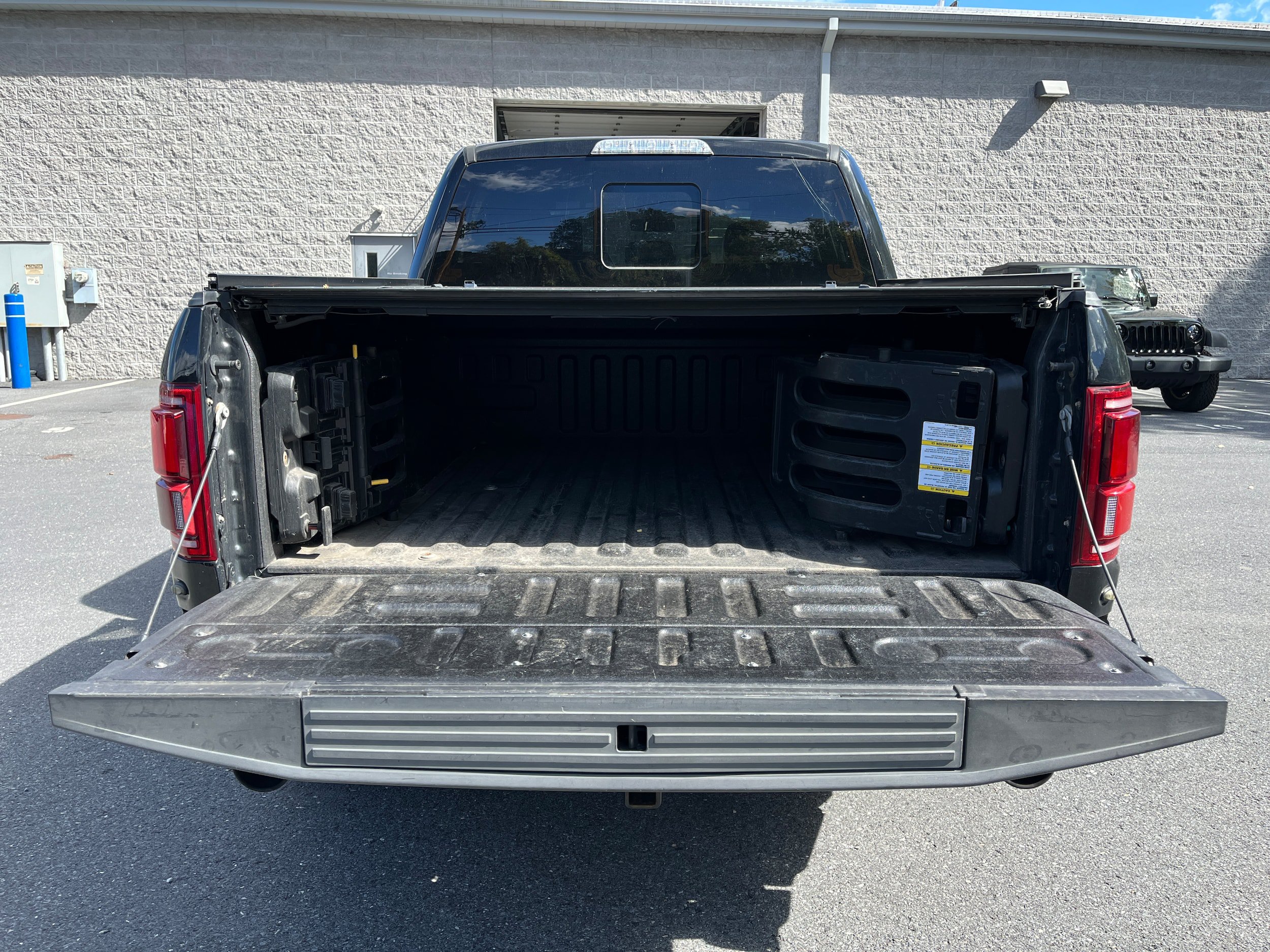 Used 2018 Ford F150 Raptor w/ Equipment Group 802A Luxury AWD/4WD image 9