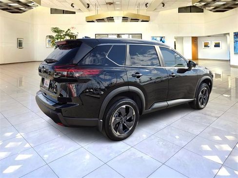 Used 2025 Nissan Rogue SV w/ SV Premium Package image 7