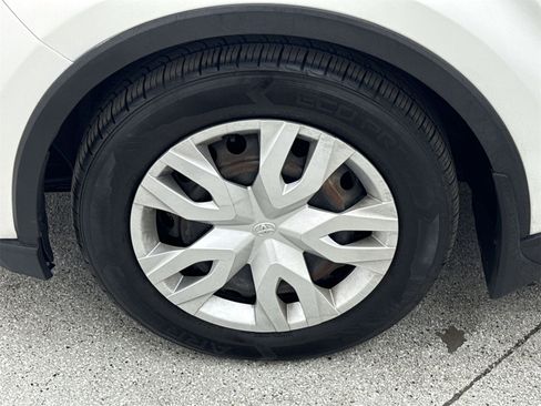 Used 2021 Toyota C-HR LE image 41