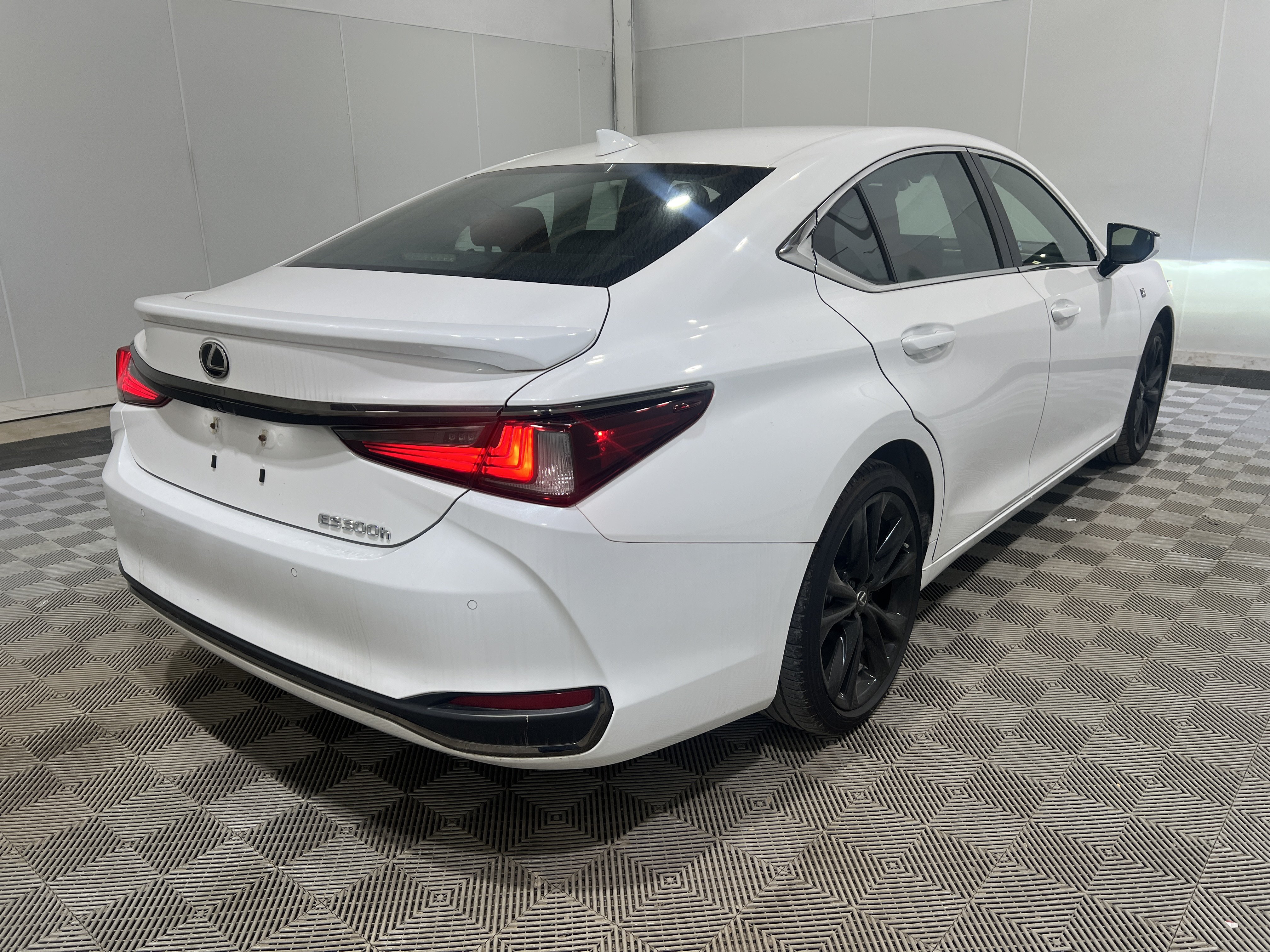 Used 2024 Lexus ES 300h FWD image 3