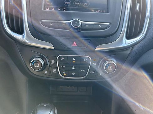 Used 2020 Chevrolet Equinox LT image 17