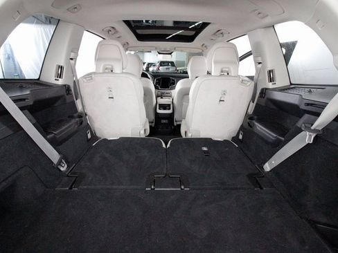 Certified 2024 Volvo XC90 B6 Plus image 27