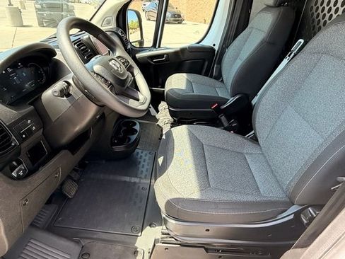 Used 2025 RAM ProMaster 2500 w/ U-Haul Equipment Group FWD image 9