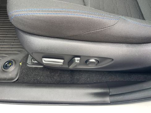 Used 2022 Toyota RAV4 SE image 9