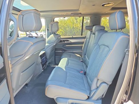 Used 2023 Jeep Grand Wagoneer L Series III image 9