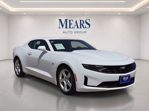 Used 2023 Chevrolet Camaro LT RWD image 7