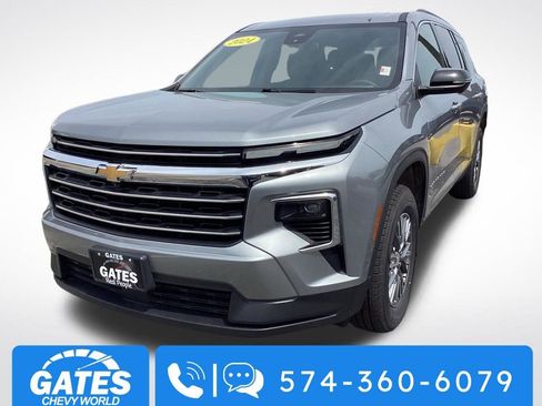 Used 2024 Chevrolet Traverse LT AWD/4WD image 5