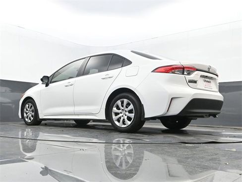 Used 2025 Toyota Corolla LE image 10