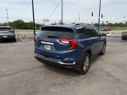 Used 2024 GMC Terrain SLT AWD/4WD image 3
